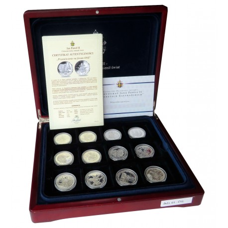 Medale Jan Paweł II, srebro, 12 sztuk, certyfikaty, kaseta