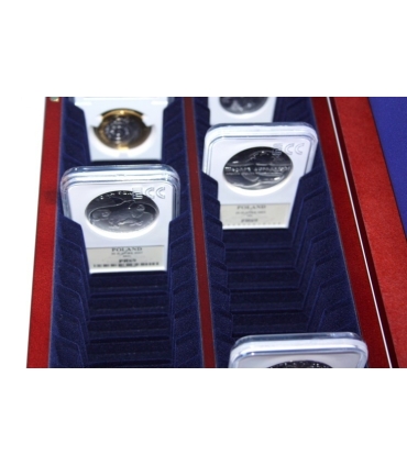 Pudełko mahoniowe do przechowywania 50 monet w slabach