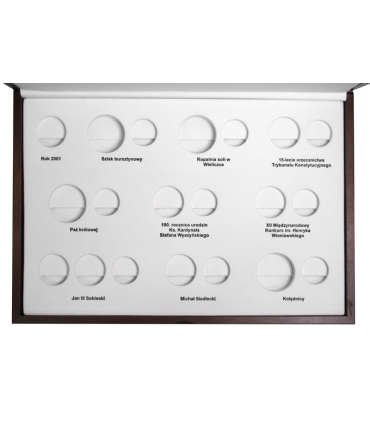 Kaseta do przechowywania monet srebrnych i 2zł GN z roku 2001