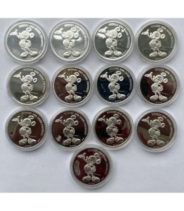 Zestaw 13 medali z bohaterami kreskówek