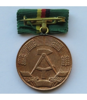 Medal za doskonałą wydajność w LPG - rolnicza spółdzielnia produkcyjna NRD DDR