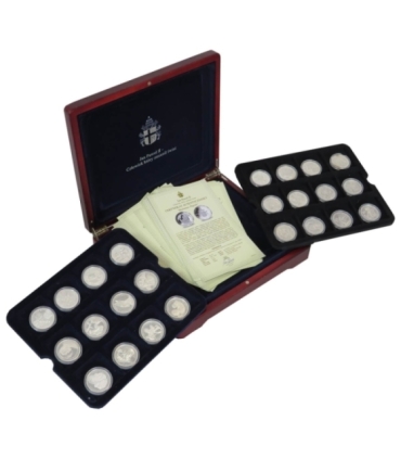 Zestaw 12 medali z Janem Pawłem 2, srebro + kaseta + certyfikaty