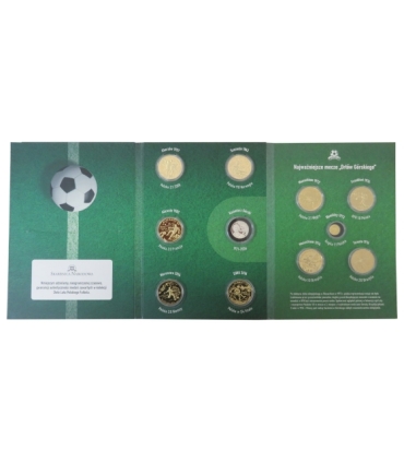 Zestaw medali "Złote lata polskiego futbolu" 1 x złoto Au 585 + 1 x srebro Ag925 + 9 x miedzionikiel