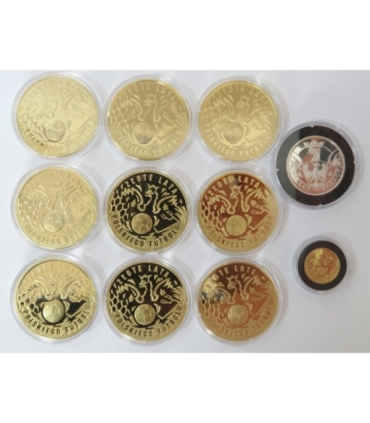 Zestaw medali "Złote lata polskiego futbolu" 1 x złoto Au 585 + 1 x srebro Ag925 + 9 x miedzionikiel