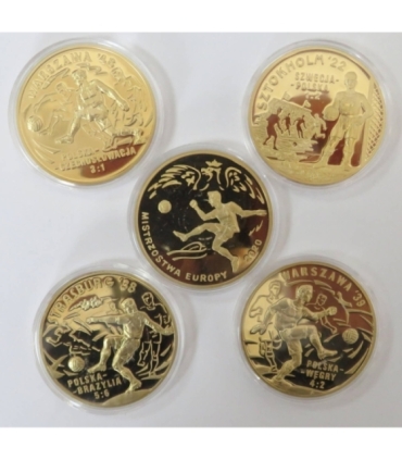 Zestaw medali "Złote lata polskiego futbolu" 1 x złoto Au 585 + 1 x srebro Ag925 + 9 x miedzionikiel