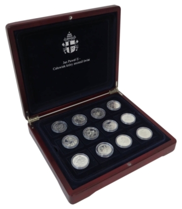 24 x medal Jan Paweł II, srebro, + kaseta + certyfikaty