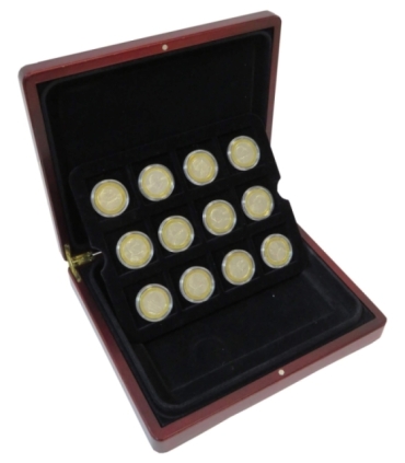 Wielcy Papieże w historii kościoła zestaw 12 medali w ekskluzywnej drewnianej kasecie