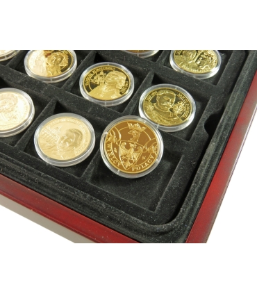 Medale Wielcy Polacy, 12 sztuk w drewnianej kasecie