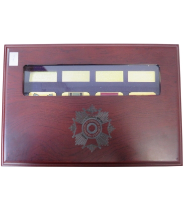 Najwyższe Światowe Odznaczenia – 12 pozłacanych numizmatów + drewniana skrzynka, certyfikaty