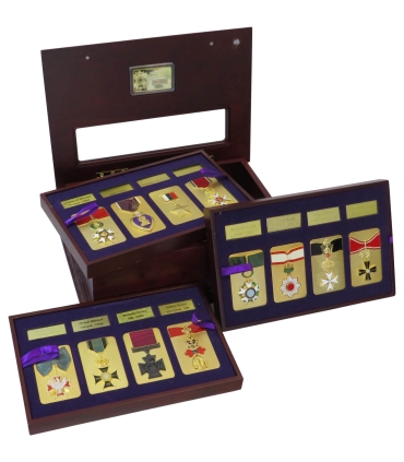 Najwyższe Światowe Odznaczenia – 12 pozłacanych numizmatów + drewniana skrzynka, certyfikaty