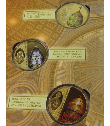 Zestaw „Tiara Papalis” – 3 medale platerowane, papież + tiara, etui kolekcjonerskie