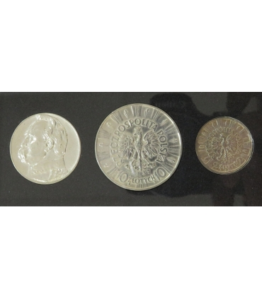 II RP, 3 monety srebrne z lat 1934-1937 + dwa znaczki + reprint nadania władzy dla Piłsudskiego