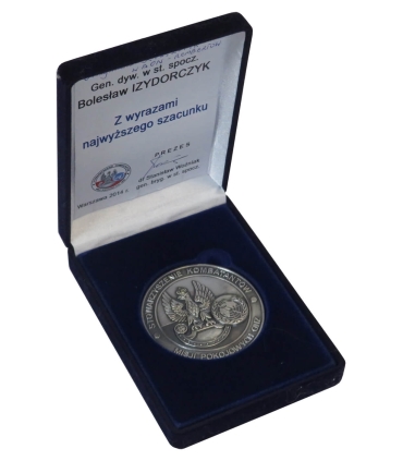 Medal pamiątkowy Stowarzyszenia Kombatantów Misji Pokojowych ONZ dla gen. dyw. Bolesława Izydorczyka
