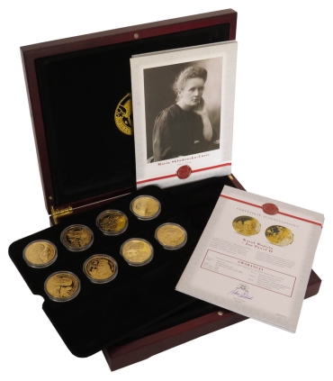 Medale Wielcy Polacy, 12 sztuk w drewnianej kasecie