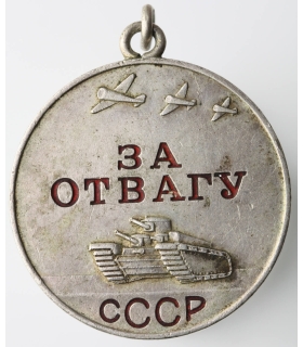 Srebrny medal ZSRR Za Odwagę typ 2 nr 1447162, srebro Ag925